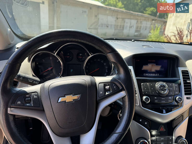 Седан Chevrolet Cruze 2011 в Чернівцях
