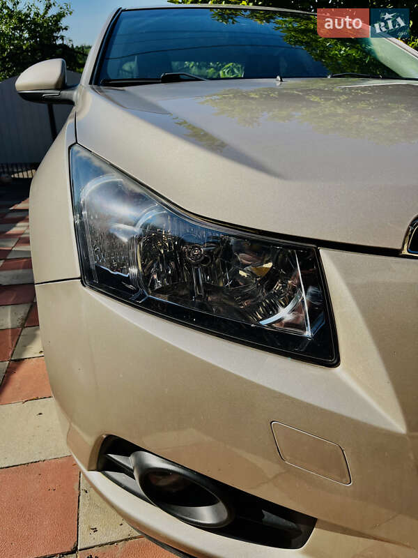 Седан Chevrolet Cruze 2011 в Тернополе