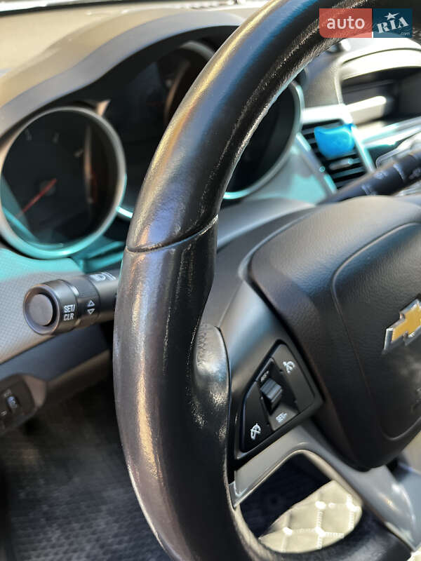 Седан Chevrolet Cruze 2011 в Тернополе