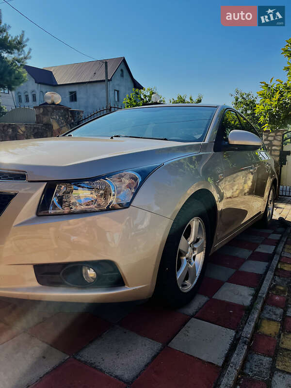 Седан Chevrolet Cruze 2011 в Тернополе