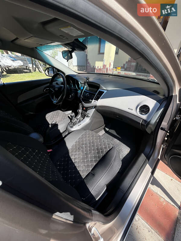 Седан Chevrolet Cruze 2011 в Тернополе