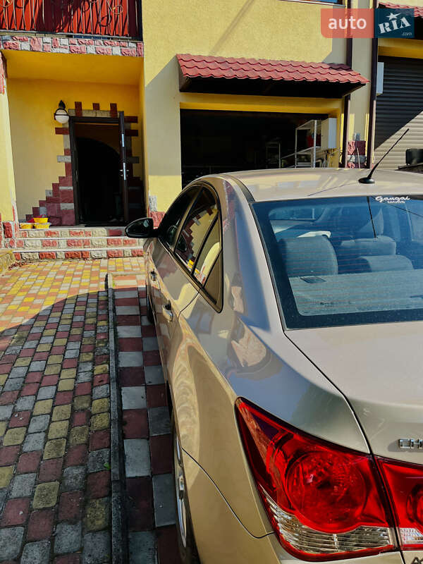 Седан Chevrolet Cruze 2011 в Тернополе