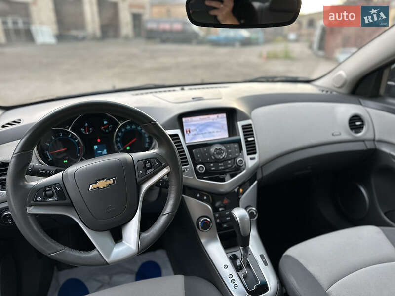 Седан Chevrolet Cruze 2010 в Луцке