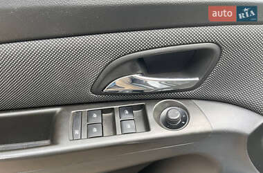 Хэтчбек Chevrolet Cruze 2013 в 