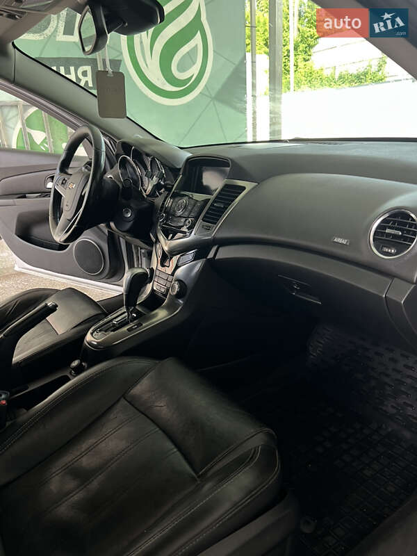 Седан Chevrolet Cruze 2012 в Черновцах