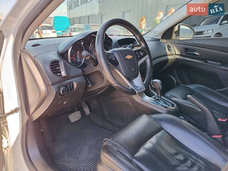 Седан Chevrolet Cruze 2012 в Львове