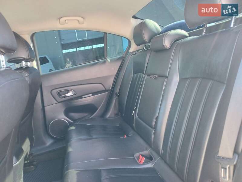 Седан Chevrolet Cruze 2012 в Львове