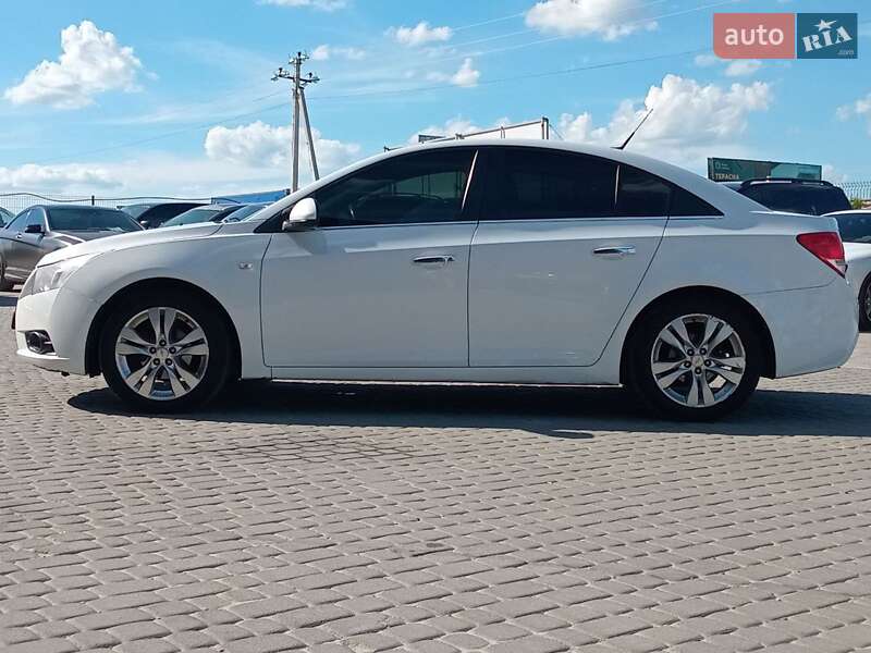 Седан Chevrolet Cruze 2012 в Львове