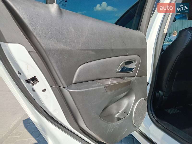Седан Chevrolet Cruze 2012 в Львове