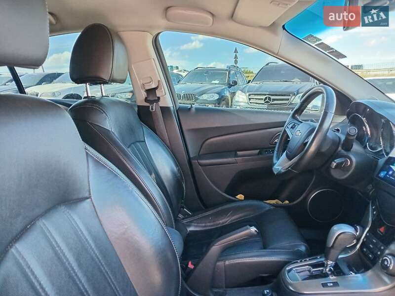 Седан Chevrolet Cruze 2012 в Львове