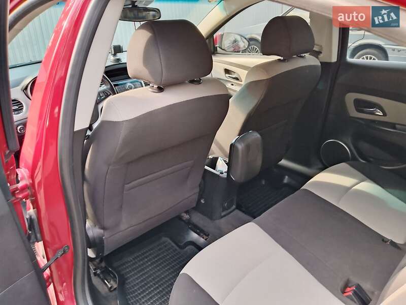 Седан Chevrolet Cruze 2011 в Тернополі