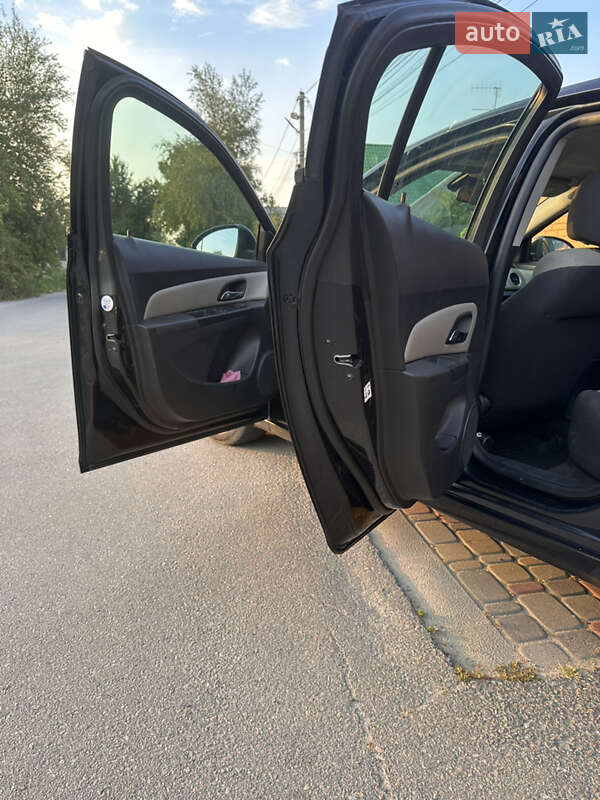 Седан Chevrolet Cruze 2015 в Новомосковске