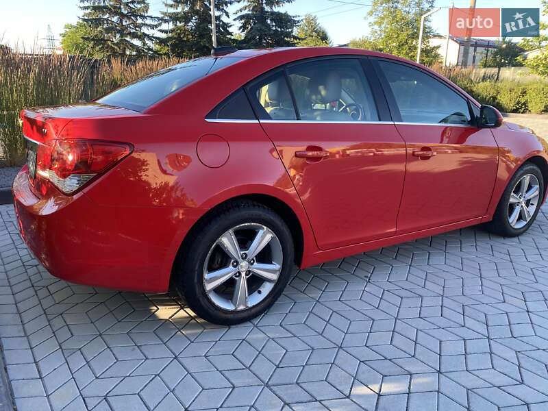 Седан Chevrolet Cruze 2015 в Львове