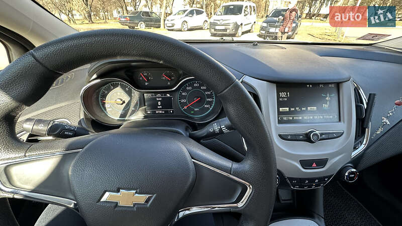 Седан Chevrolet Cruze 2018 в Львове