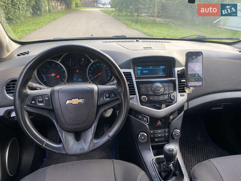 Седан Chevrolet Cruze 2011 в Сумах