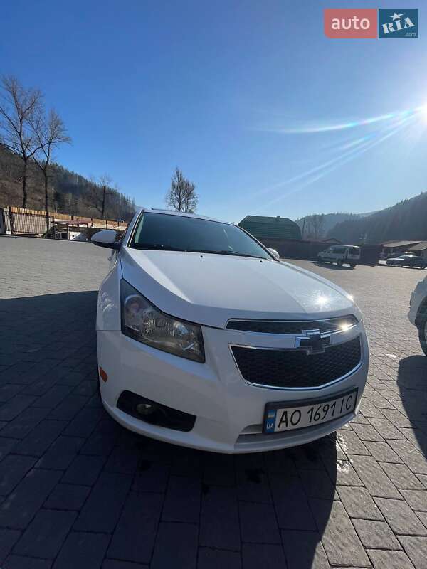 Седан Chevrolet Cruze 2014 в Міжгір'ї