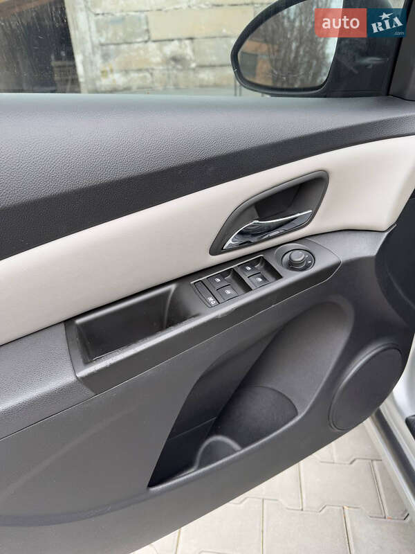 Седан Chevrolet Cruze 2011 в Одесі
