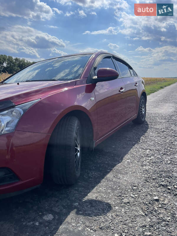 Седан Chevrolet Cruze 2010 в Полтаві