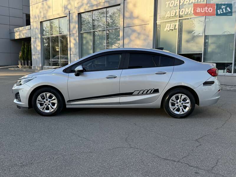 Седан Chevrolet Cruze 2018 в Киеве