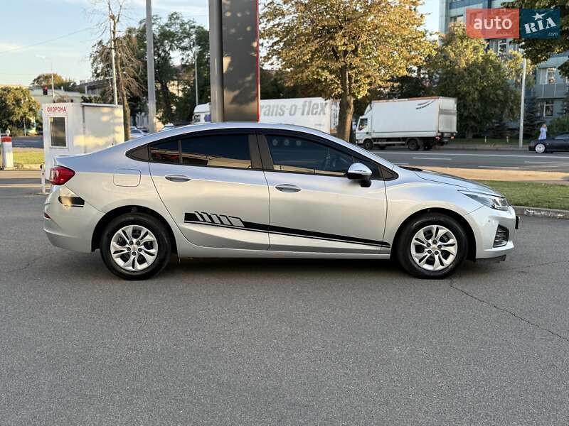 Седан Chevrolet Cruze 2018 в Киеве