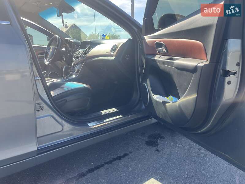 Седан Chevrolet Cruze 2011 в Ирпене