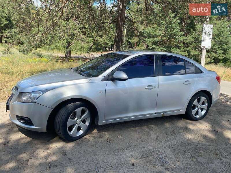 Седан Chevrolet Cruze 2011 в Днепре