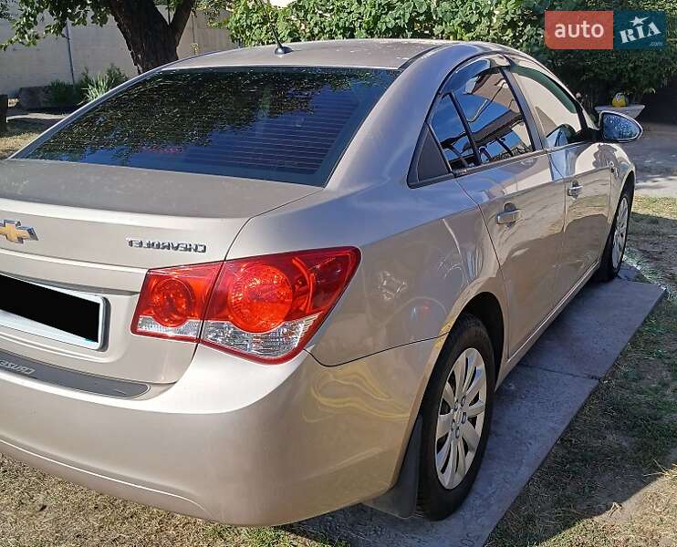 Седан Chevrolet Cruze 2011 в Каменском