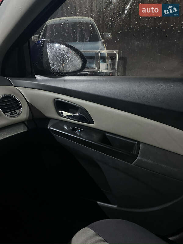 Седан Chevrolet Cruze 2013 в Днепре