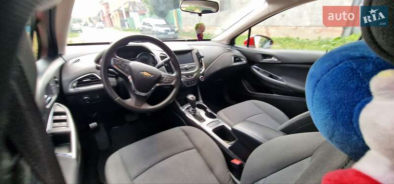 Седан Chevrolet Cruze 2017 в Ужгороді