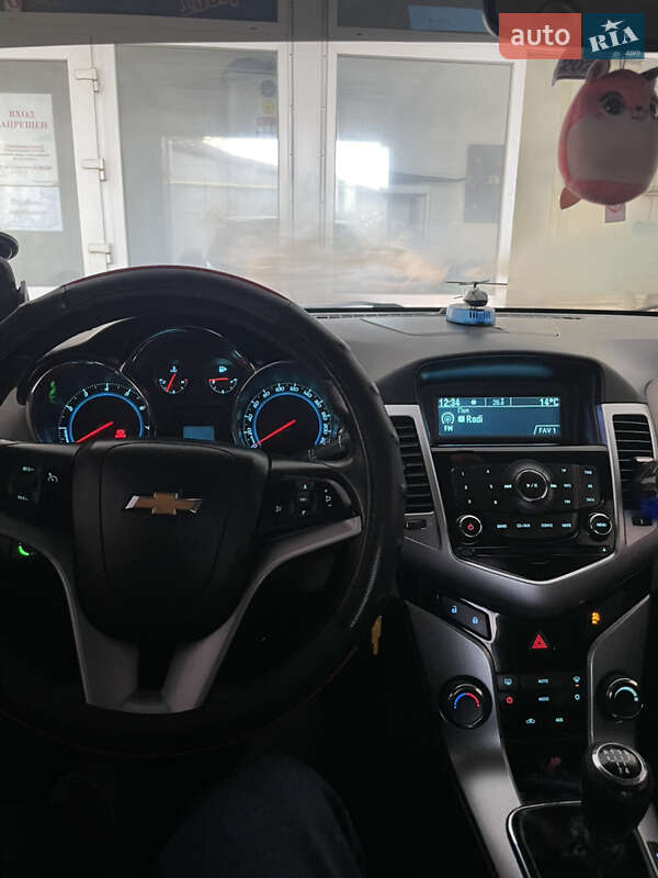 Седан Chevrolet Cruze 2011 в Первомайске