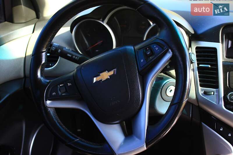 Седан Chevrolet Cruze 2011 в Павлограді