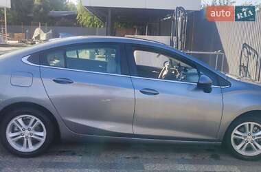 Седан Chevrolet Cruze 2018 в Ужгороде