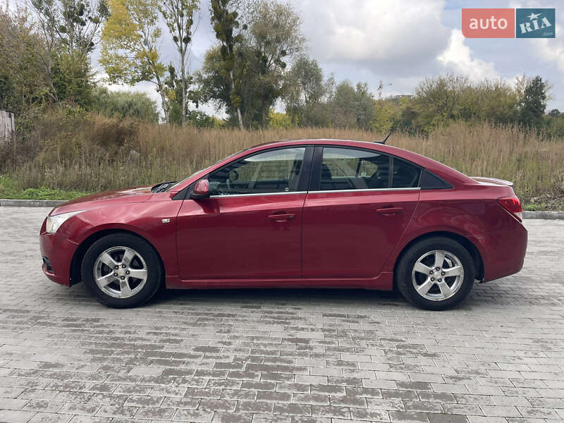 Седан Chevrolet Cruze 2011 в Ровно