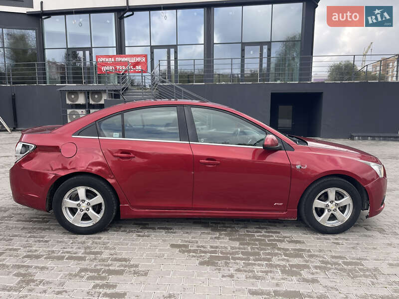 Седан Chevrolet Cruze 2011 в Ровно