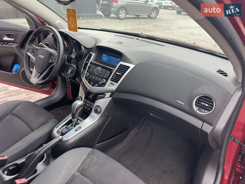 Седан Chevrolet Cruze 2011 в Ровно