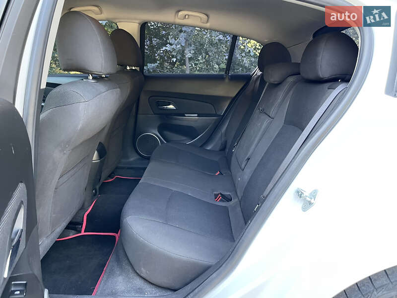Хэтчбек Chevrolet Cruze 2014 в Киеве фото 20 Хэтчбек Chevrolet Cruze 2014 в Киеве
