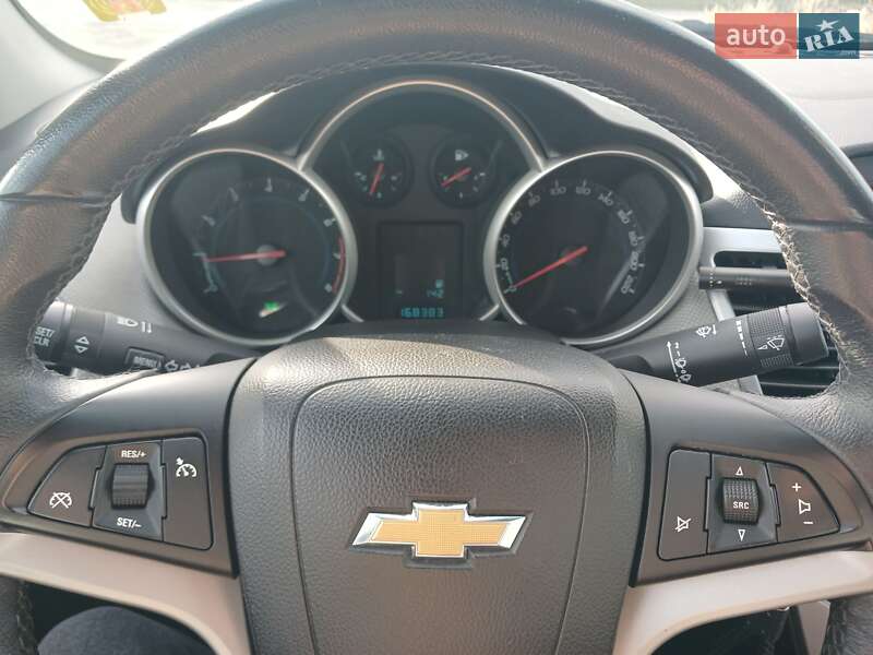Седан Chevrolet Cruze 2011 в Волочиську
