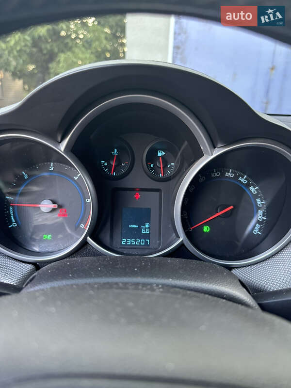 Седан Chevrolet Cruze 2010 в Каменском