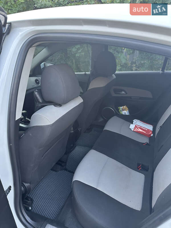 Седан Chevrolet Cruze 2010 в Каменском