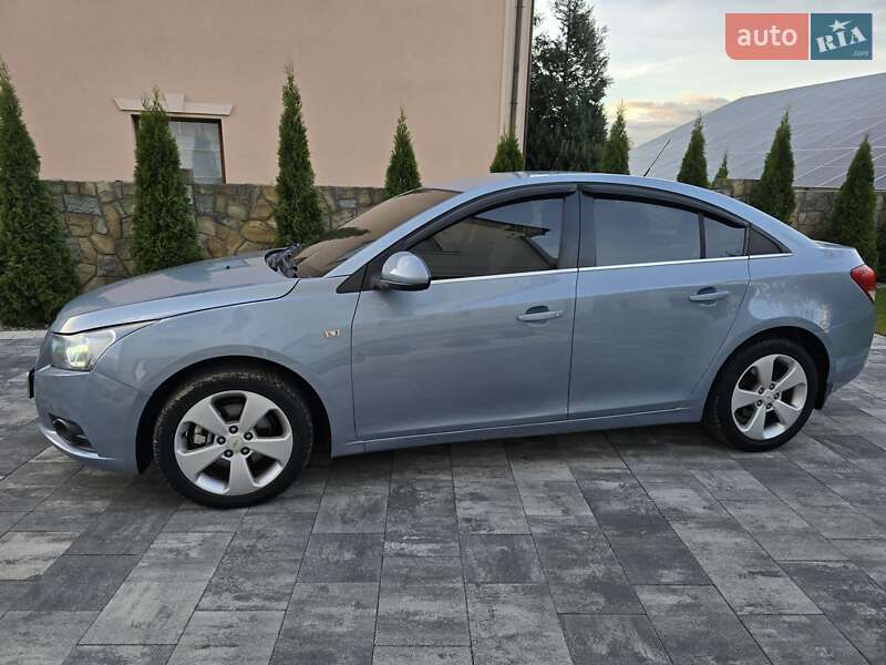 Седан Chevrolet Cruze 2011 в Ивано-Франковске