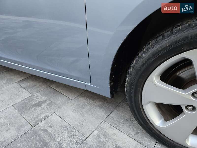 Седан Chevrolet Cruze 2011 в Ивано-Франковске
