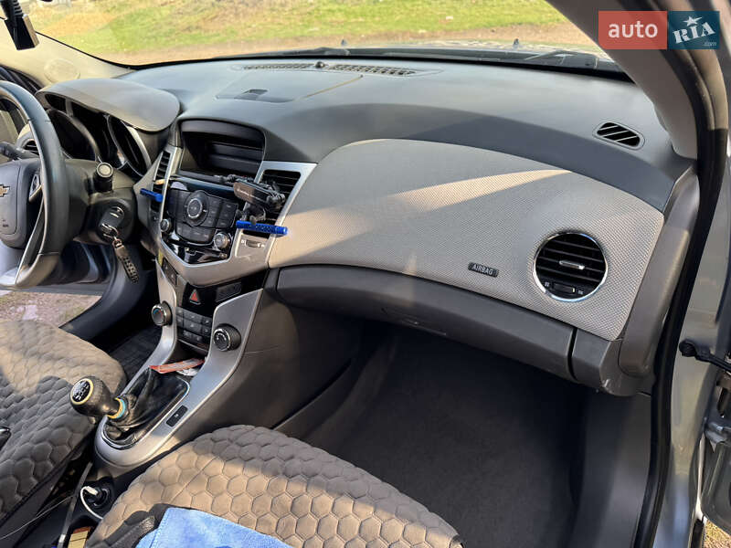 Седан Chevrolet Cruze 2010 в Покрове