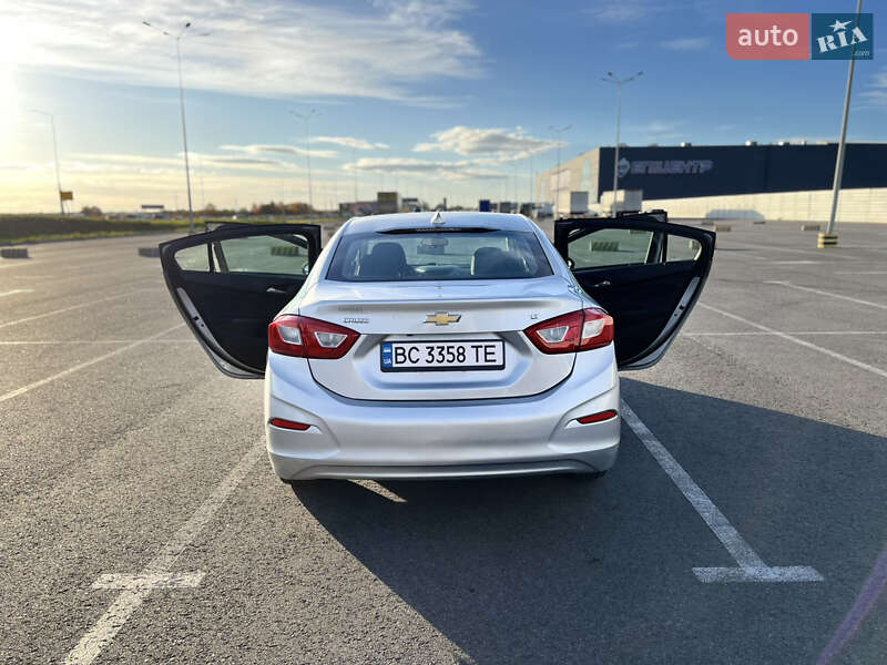 Седан Chevrolet Cruze 2017 в Львове
