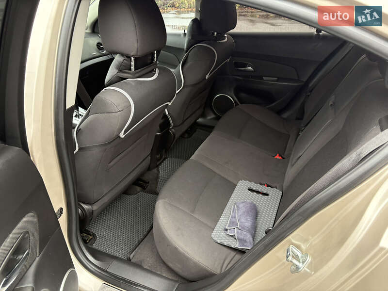 Седан Chevrolet Cruze 2011 в Чернигове