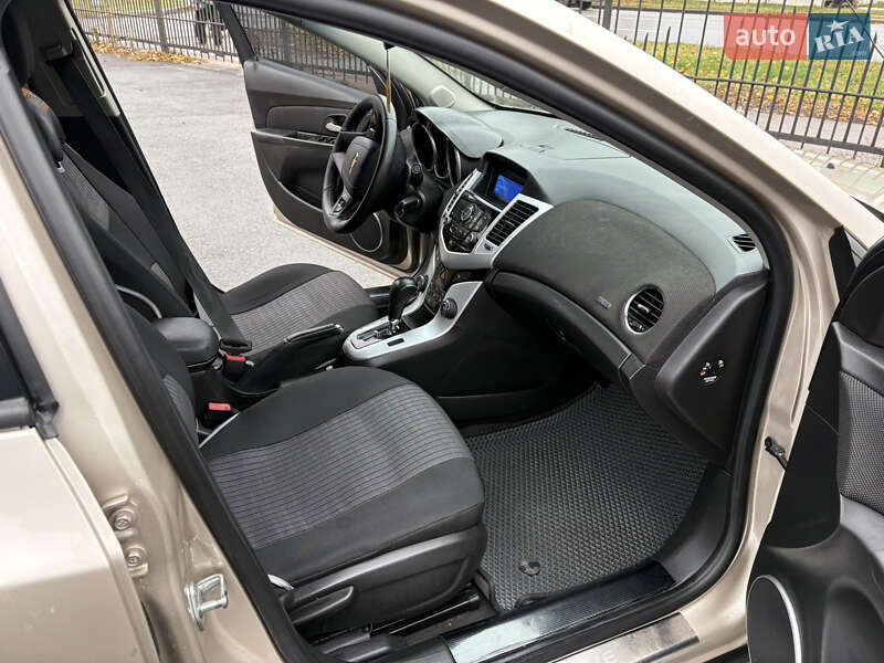 Седан Chevrolet Cruze 2011 в Чернигове