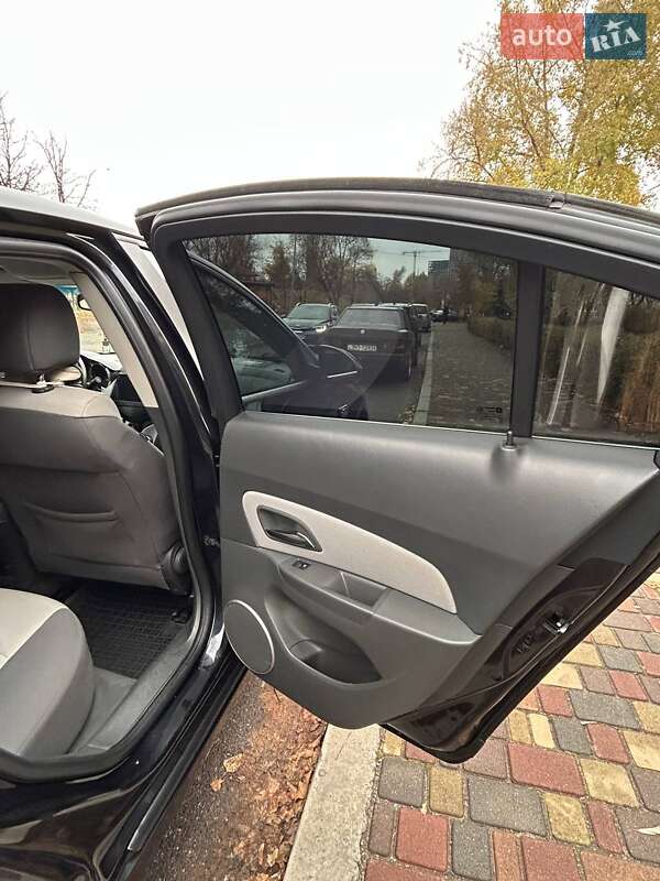 Седан Chevrolet Cruze 2010 в Киеве фото 24 Седан Chevrolet Cruze 2010 в Киеве