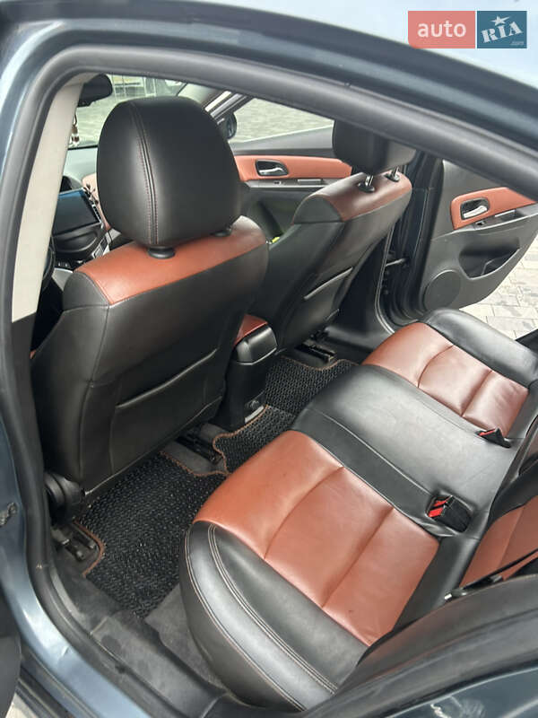 Седан Chevrolet Cruze 2012 в Полтаве
