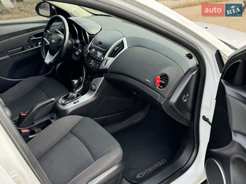 Универсал Chevrolet Cruze 2016 в Киеве фото 9 Универсал Chevrolet Cruze 2016 в Киеве