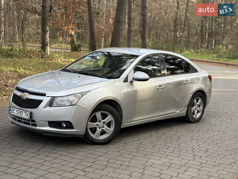 Седан Chevrolet Cruze 2012 в Львові