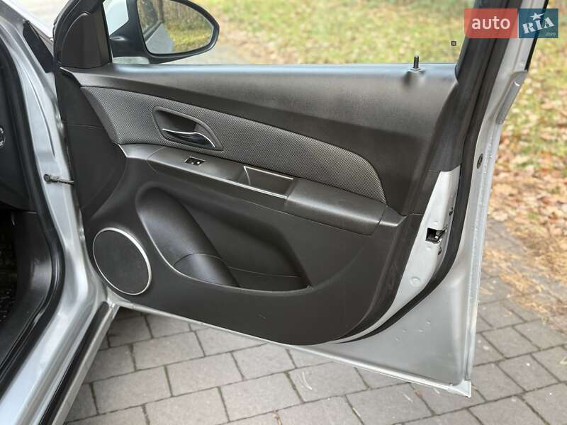 Седан Chevrolet Cruze 2012 в Львові